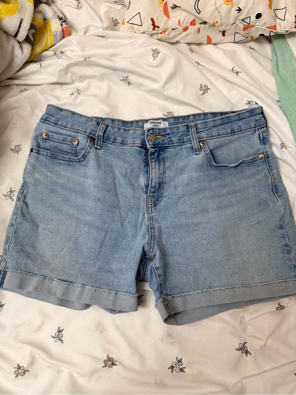 Levi’s shorts - Picture 2 of 10